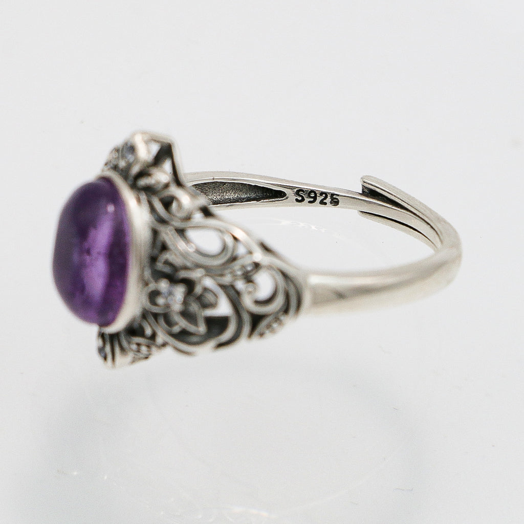 Amethyst Ring - 925 Sterling Silver with Vintage Engraving and Accent Stones-st-0040