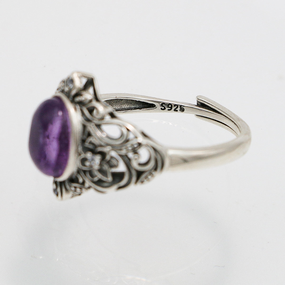 Amethyst Ring - 925 Sterling Silver with Vintage Engraving and Accent Stones-st-0040