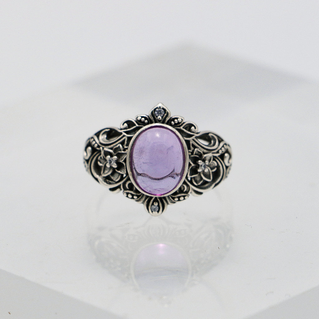 Amethyst Ring - 925 Sterling Silver with Vintage Engraving and Accent Stones-st-0040