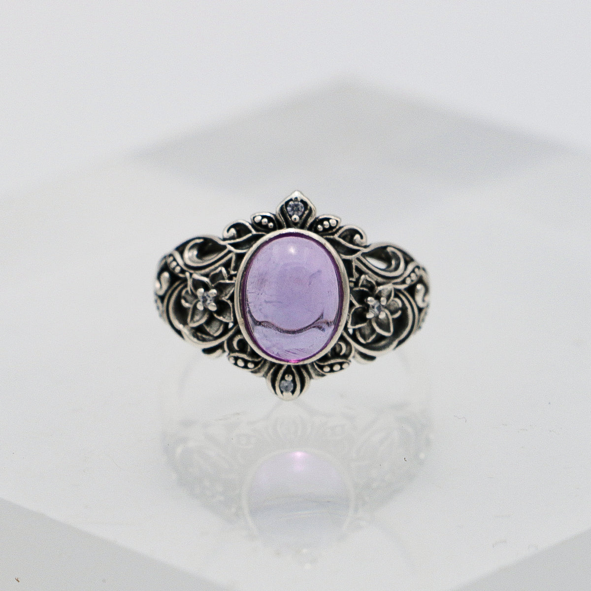 Amethyst Ring - 925 Sterling Silver with Vintage Engraving and Accent Stones-st-0040