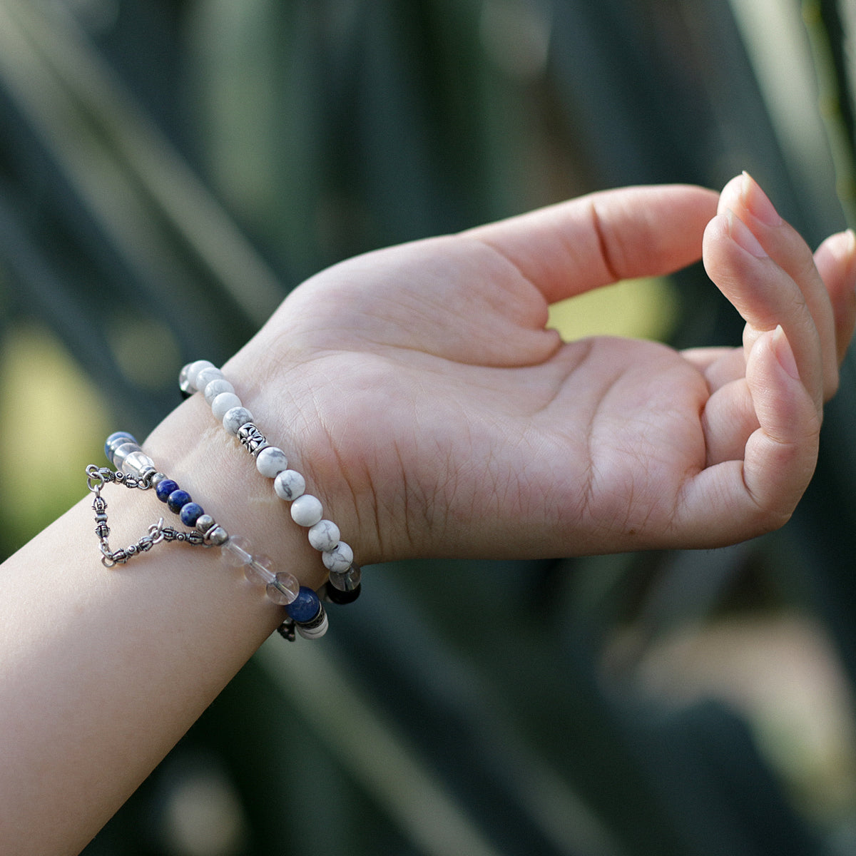 Handmade Howlite and Kyanite Bracelet with Silver Chain - Greek Sculpture Inspired-st-0007
