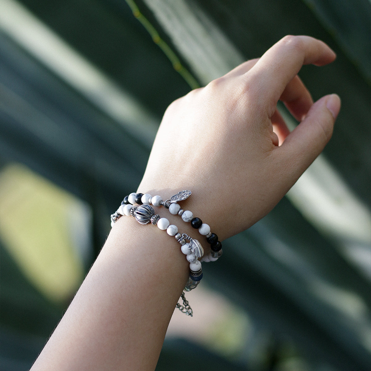 Handmade Howlite and Kyanite Bracelet with Silver Chain - Greek Sculpture Inspired-st-0007
